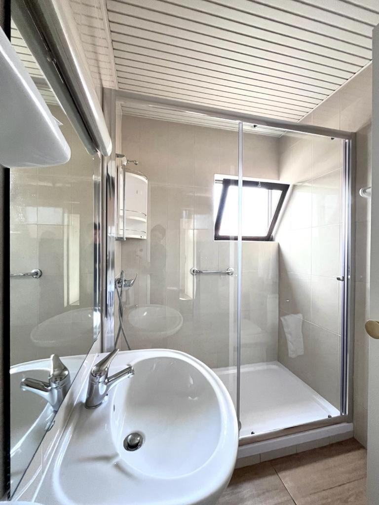トーレス・ヴェドラス Residencial Modernaホステル エクステリア 写真